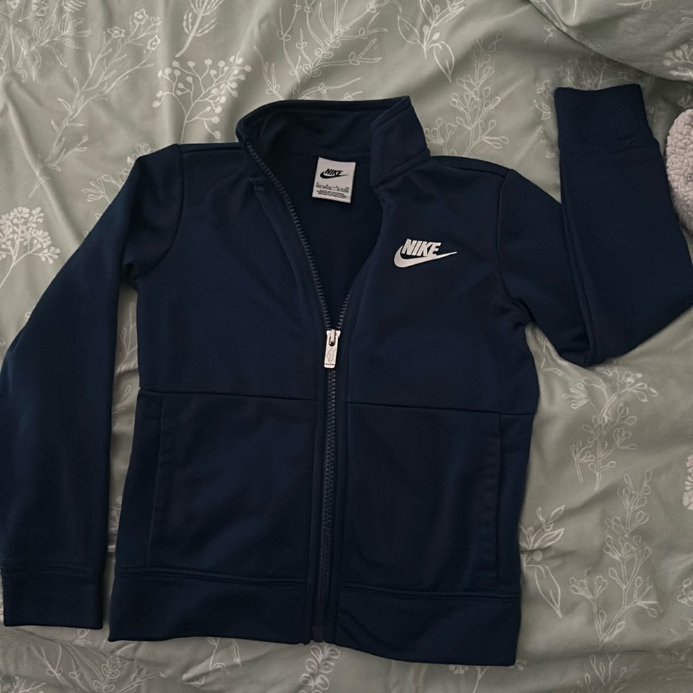 Nike navy blue size small 104-110 cm lightweight track jacket 4-5 years old